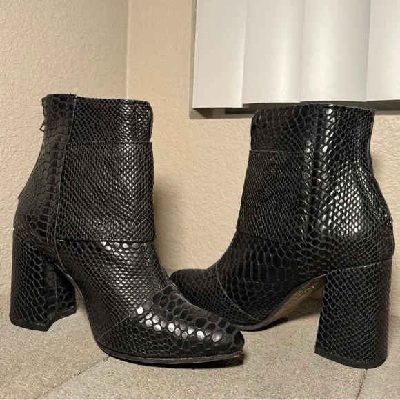Freebird Joey Black Snakeskin Ankle Boots - Picture 4 of 8